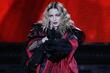 Nezgoda s visokim potpeticama: Madonna zamalo pala na reviji u New Yorku