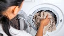 Ova uobičajena greška prilikom pranja uništava mekoću vaših peškira