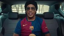 Ronaldinho predstavio novi dres Barcelone, navijači oduševljeni sjajnim dizajnom