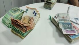 Priština: Uhapšena dva Kolumbijca zbog prevare prilikom prebrojavanja novca