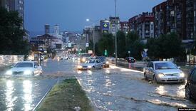 Obilna kiša poplavila Prištinu