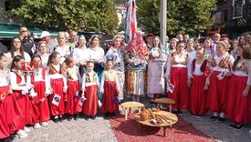 Prizren: Defile članova KUD "Šarski Behar u povodu Dana Bošnjaka