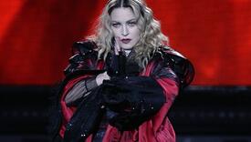 Nezgoda s visokim potpeticama: Madonna zamalo pala na reviji u New Yorku